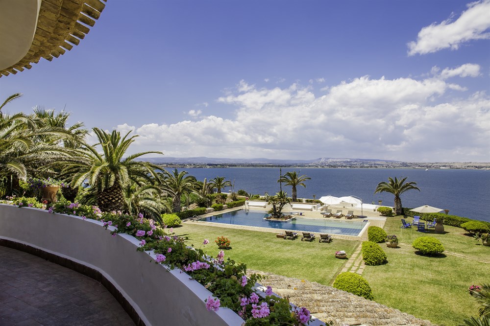 img:https://www.thethinkingtraveller.com/media/Resized/SICILY villas/Isola Blu/1000/TTT_Sicily_Isola_Blu%20(30).jpg